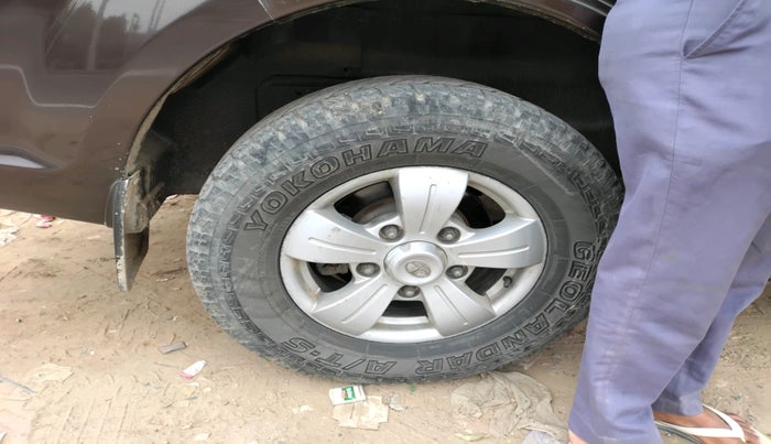 2014 Tata Safari Storme 2.2 VX 4X2, Diesel, Manual, 60,761 km, tyre