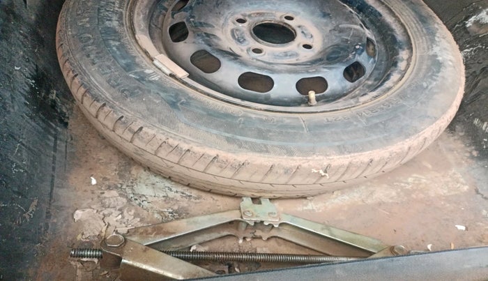 2013 Ford Classic 1.4 TITANIUM DIESEL, Diesel, Manual, 2,17,581 km, tyre