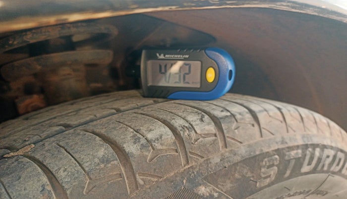 2013 Ford Classic 1.4 TITANIUM DIESEL, Diesel, Manual, 2,17,581 km, tyre