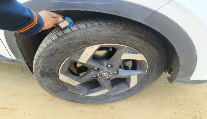 2020 Hyundai VENUE SX 1.4 CRDI, Diesel, Manual, 1,30,892 km, tyre