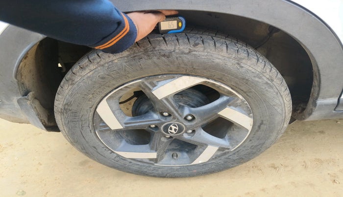 2020 Hyundai VENUE SX 1.4 CRDI, Diesel, Manual, 1,30,892 km, tyre