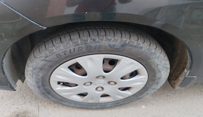 2017 Honda Amaze 1.2L I-VTEC SX, Petrol, Manual, 1,04,776 km, tyre