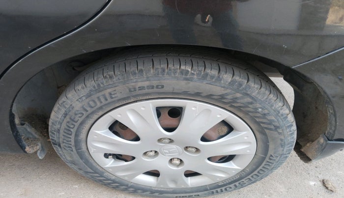 2017 Honda Amaze 1.2L I-VTEC SX, Petrol, Manual, 1,04,776 km, tyre