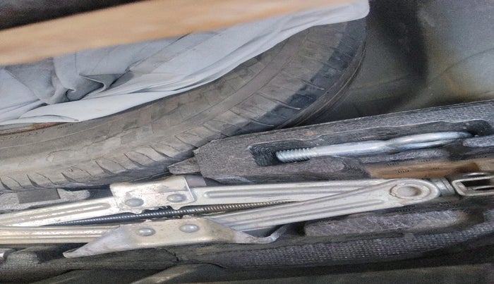 2017 Honda Amaze 1.2L I-VTEC SX, Petrol, Manual, 1,04,776 km, tyre