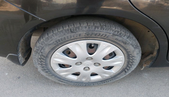 2017 Honda Amaze 1.2L I-VTEC SX, Petrol, Manual, 1,04,776 km, tyre