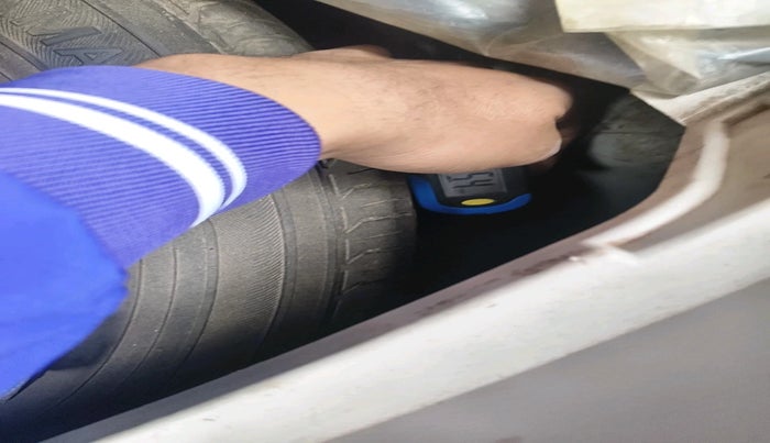 2022 Mahindra XUV300 W4 1.2 PETROL, Petrol, Manual, 66,787 km, tyre