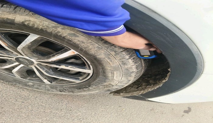 2022 Mahindra XUV300 W4 1.2 PETROL, Petrol, Manual, 66,787 km, tyre