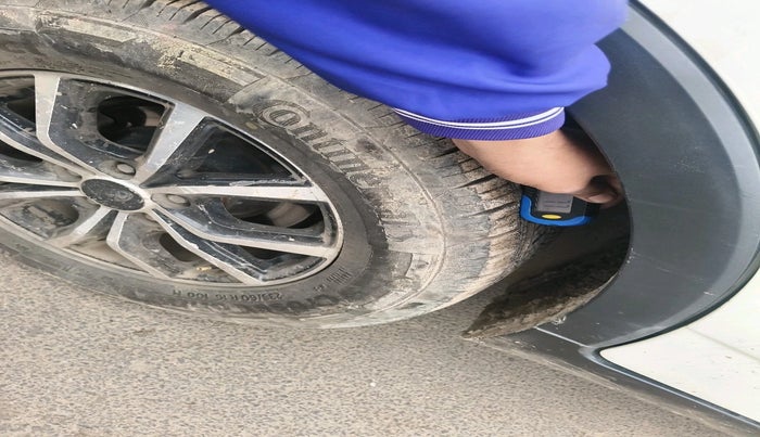 2022 Mahindra XUV300 W4 1.2 PETROL, Petrol, Manual, 66,787 km, tyre