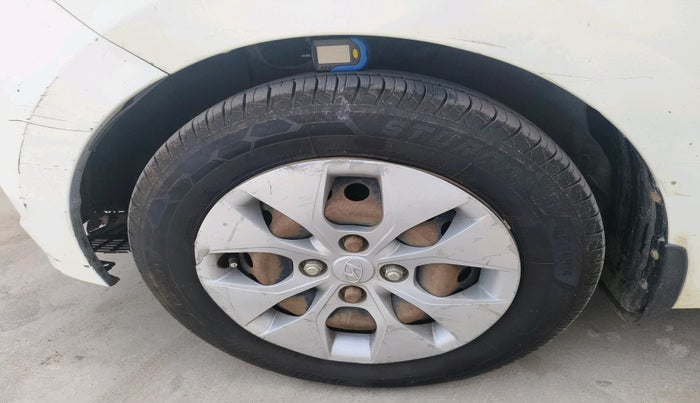 2016 Hyundai Xcent S 1.2, Petrol, Manual, 1,86,253 km, tyre