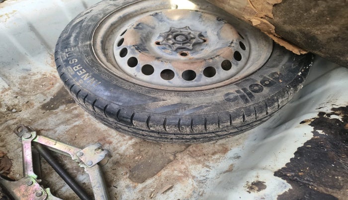 2016 Hyundai Xcent S 1.2, Petrol, Manual, 1,86,253 km, tyre