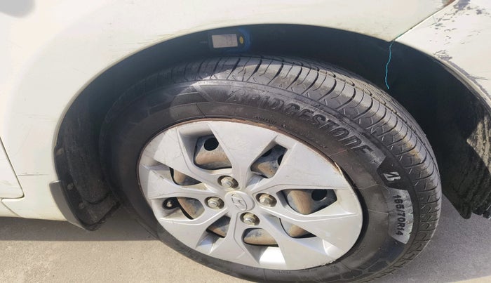 2016 Hyundai Xcent S 1.2, Petrol, Manual, 1,86,253 km, tyre