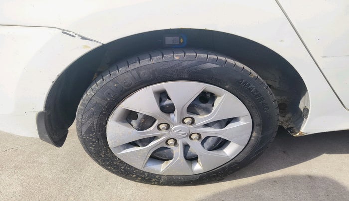 2016 Hyundai Xcent S 1.2, Petrol, Manual, 1,86,253 km, tyre