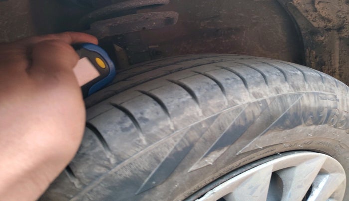 2015 Maruti Swift Dzire VXI, Petrol, Manual, 57,559 km, tyre