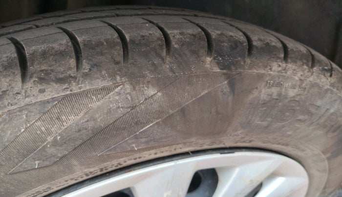 2015 Maruti Swift Dzire VXI, Petrol, Manual, 57,559 km, tyre