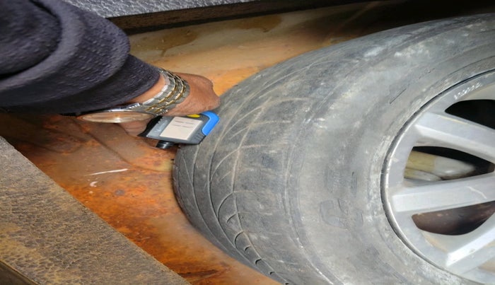 2010 Maruti SX4 ZXI, Petrol, Manual, 1,29,015 km, tyre