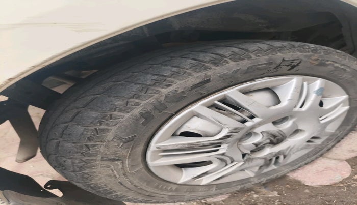 2010 Maruti Zen Estilo LXI, Petrol, Manual, 48,685 km, tyre