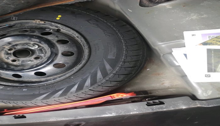 2011 Maruti Swift Dzire VXI, Petrol, Manual, 1,28,566 km, tyre