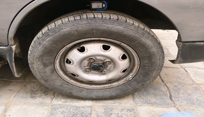 2022 Maruti Eeco 5 STR AC CNG (O), Petrol, Manual, 1,23,928 km, tyre