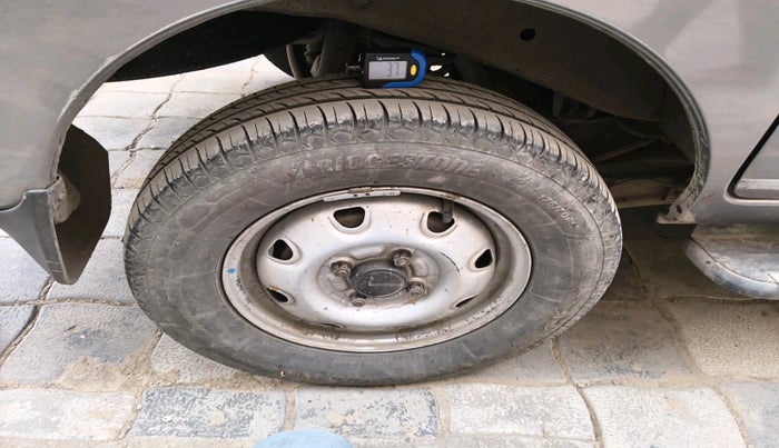 2022 Maruti Eeco 5 STR AC CNG (O), Petrol, Manual, 1,23,928 km, tyre