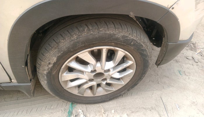 2016 Mahindra Kuv100 K8 6 STR, Petrol, Manual, 75,397 km, tyre