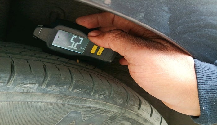 2021 Hyundai AURA SX 1.2, Petrol, Manual, 27,151 km, tyre