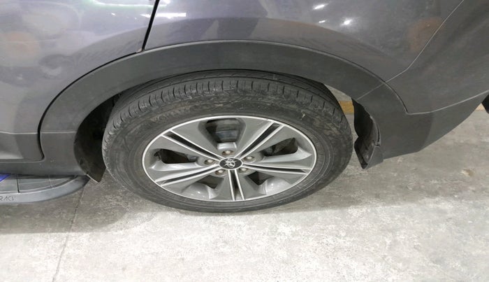 2018 Hyundai Creta SX AT 1.6 PETROL, Petrol, Automatic, 1,18,389 km, tyre