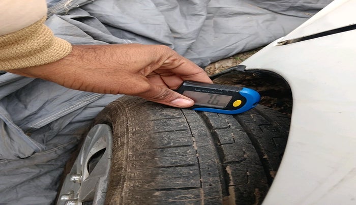 2017 Hyundai Eon MAGNA + AIRBAG, Petrol, Manual, 58,093 km, tyre