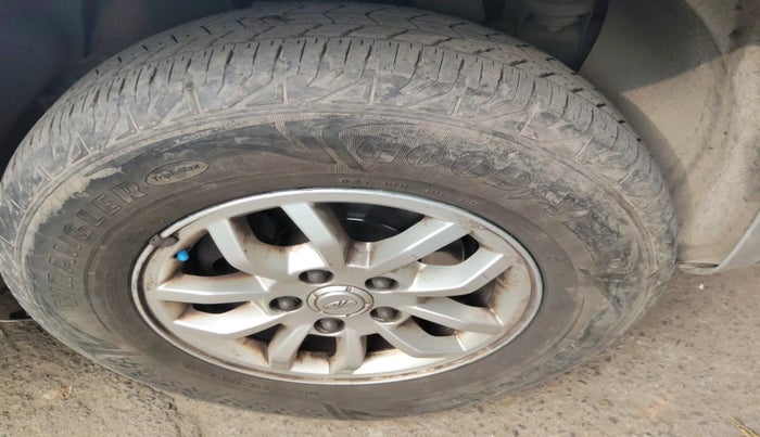 2017 Mahindra TUV300 T8, Diesel, Manual, 1,13,033 km, tyre