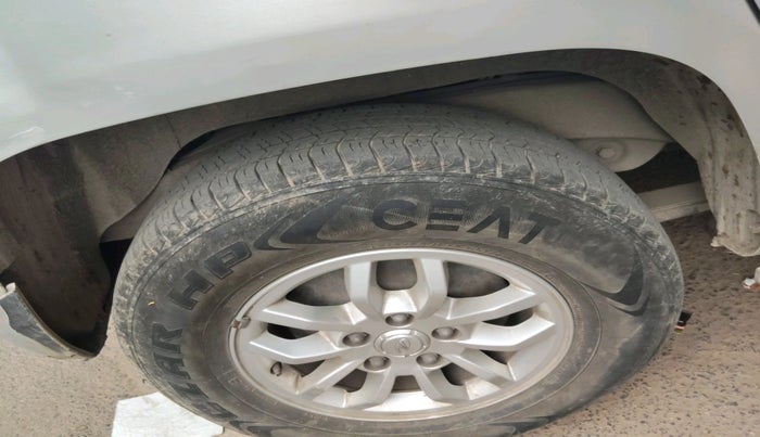 2017 Mahindra TUV300 T8, Diesel, Manual, 1,13,033 km, tyre