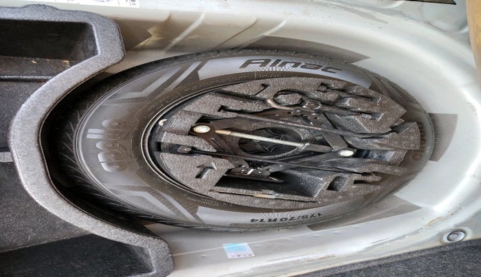 2015 Volkswagen Vento COMFORTLINE 1.5 AT, Diesel, Automatic, 1,63,627 km, tyre