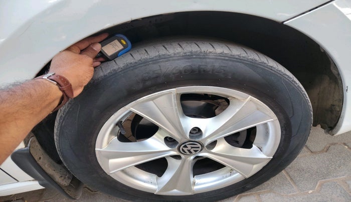 2015 Volkswagen Vento COMFORTLINE 1.5 AT, Diesel, Automatic, 1,63,627 km, tyre