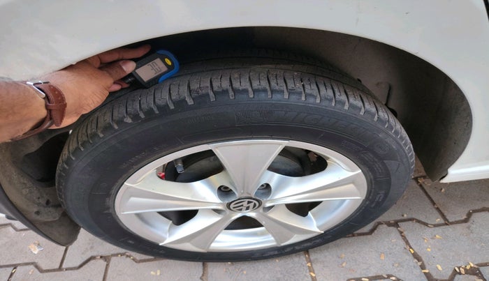 2015 Volkswagen Vento COMFORTLINE 1.5 AT, Diesel, Automatic, 1,63,627 km, tyre