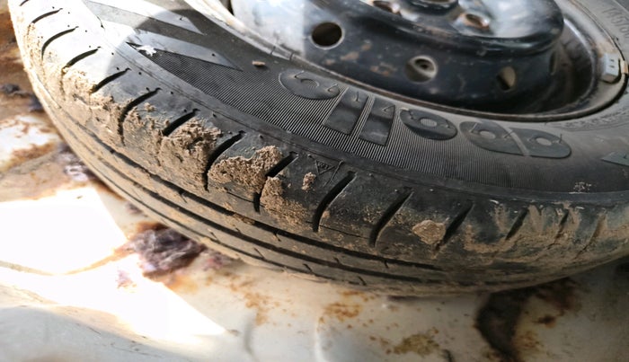 2015 Maruti Alto 800 LXI, Petrol, Manual, 1,22,584 km, tyre