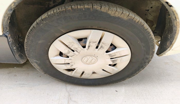 2015 Maruti Alto 800 LXI, Petrol, Manual, 1,22,584 km, tyre