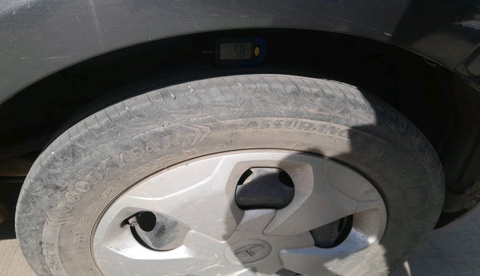 2021 Tata Tiago XT PETROL, Petrol, Manual, 30,280 km, tyre