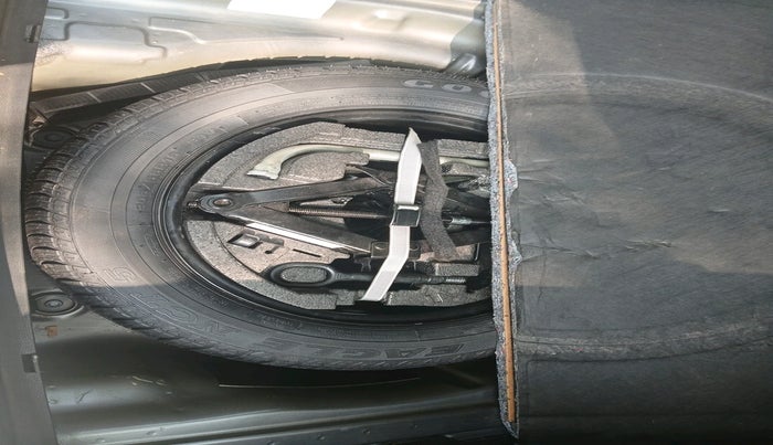 2017 Skoda Superb L&K 1.8 TSI AT, Petrol, Automatic, 1,41,206 km, tyre