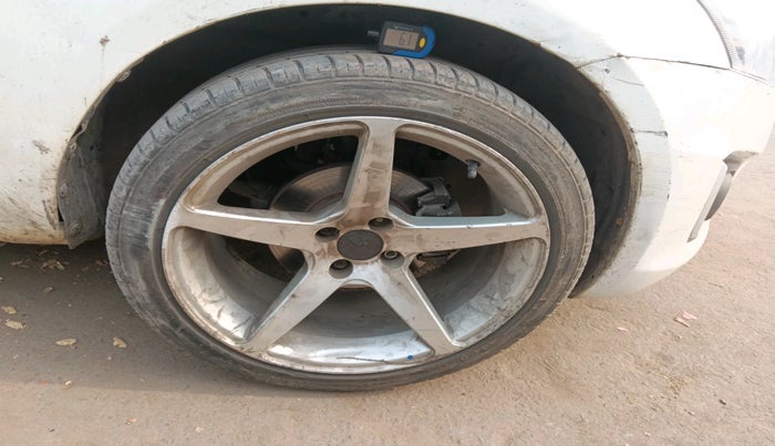 2015 Maruti Swift VXI, Petrol, Manual, 82,002 km, tyre