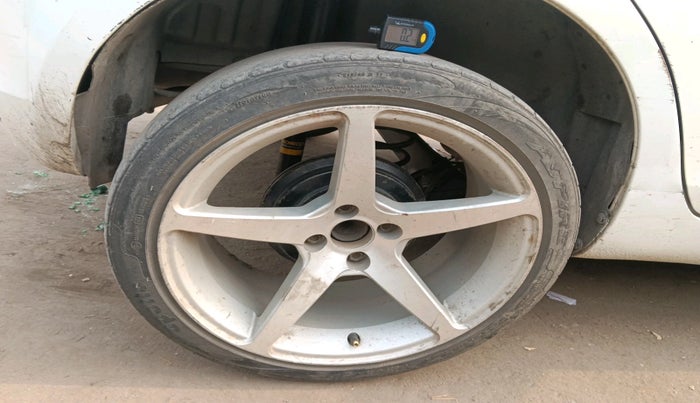 2015 Maruti Swift VXI, Petrol, Manual, 82,002 km, tyre