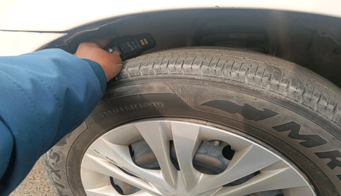 2016 Toyota Innova 2.5 GX 7 STR, Diesel, Manual, 91,791 km, tyre