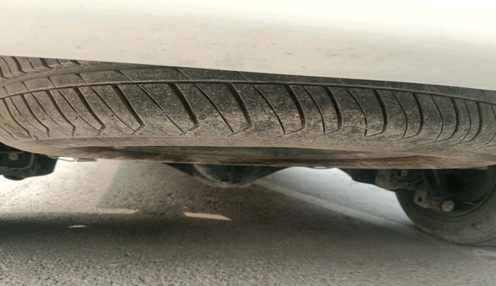 2016 Toyota Innova 2.5 GX 7 STR, Diesel, Manual, 91,791 km, tyre