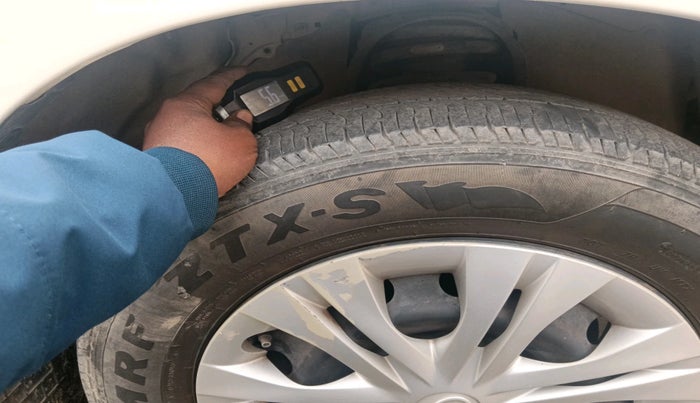 2016 Toyota Innova 2.5 GX 7 STR, Diesel, Manual, 91,791 km, tyre