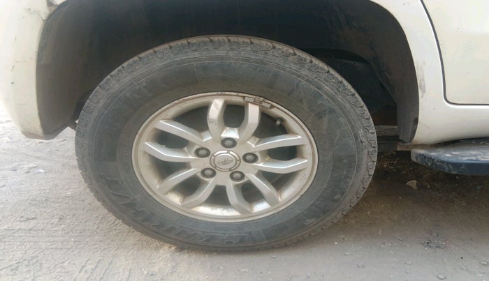 2017 Mahindra TUV300 T8, Diesel, Manual, 82,550 km, tyre