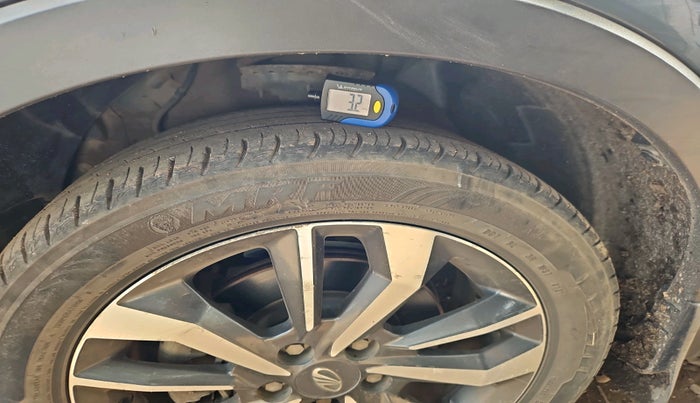 2021 Mahindra XUV300 W8 (O) 1.2 PETROL, Petrol, Manual, 79,653 km, tyre