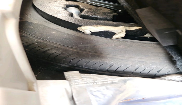 2021 Mahindra XUV300 W8 (O) 1.2 PETROL, Petrol, Manual, 79,653 km, tyre