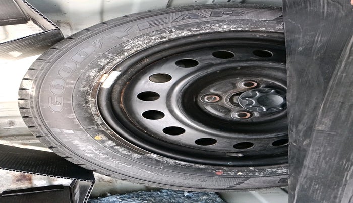 2011 Toyota Etios V, Petrol, Manual, 65,219 km, tyre