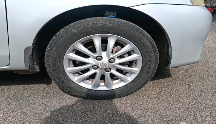 2011 Toyota Etios V, Petrol, Manual, 65,219 km, tyre