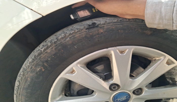 2011 Ford Fiesta STYLE DIESEL, Diesel, Manual, 1,05,594 km, tyre