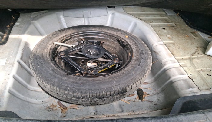 2011 Ford Fiesta STYLE DIESEL, Diesel, Manual, 1,05,594 km, tyre