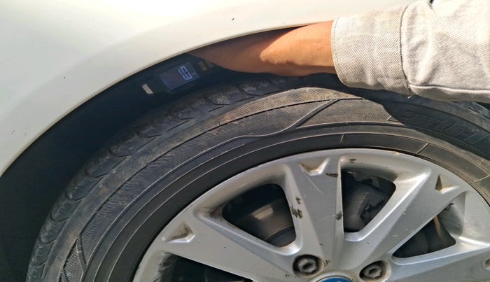 2011 Ford Fiesta STYLE DIESEL, Diesel, Manual, 1,05,594 km, tyre