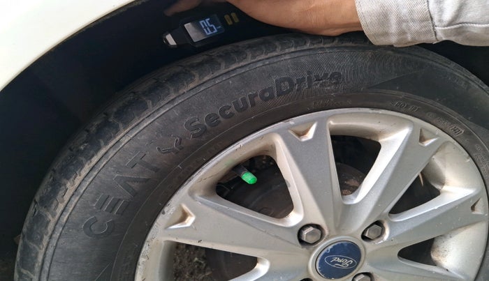 2011 Ford Fiesta STYLE DIESEL, Diesel, Manual, 1,05,594 km, tyre